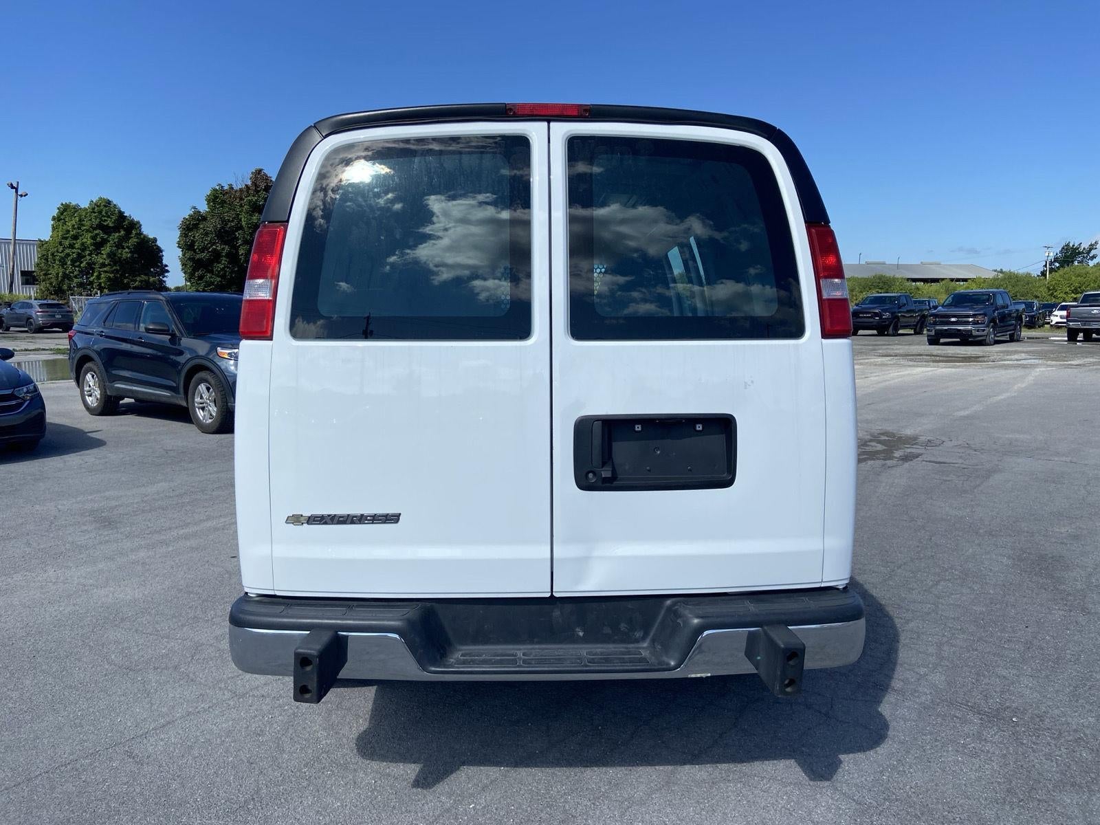 2025 Chevrolet Express Cargo Van RWD 2500 135"