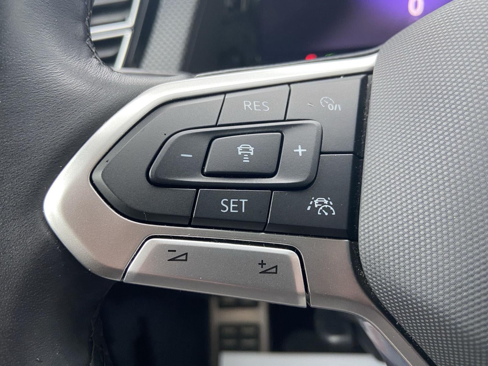 2024 Volkswagen Atlas Cross Sport 2.0T SEL Premium R-Line
