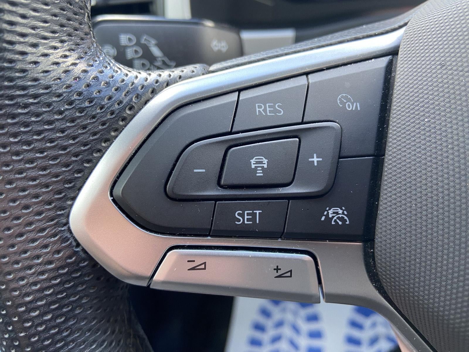 2023 Volkswagen Atlas Cross Sport 3.6L V6 SEL Premium R-Line