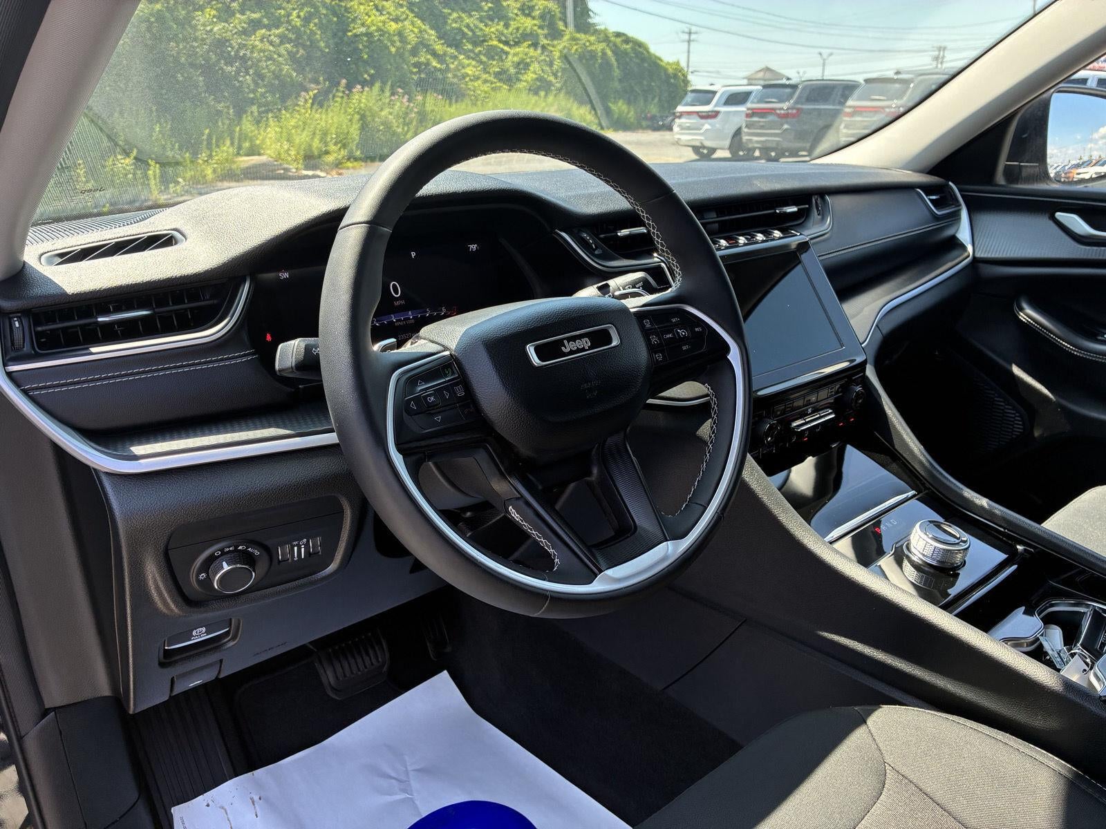 2023 Jeep Grand Cherokee Laredo