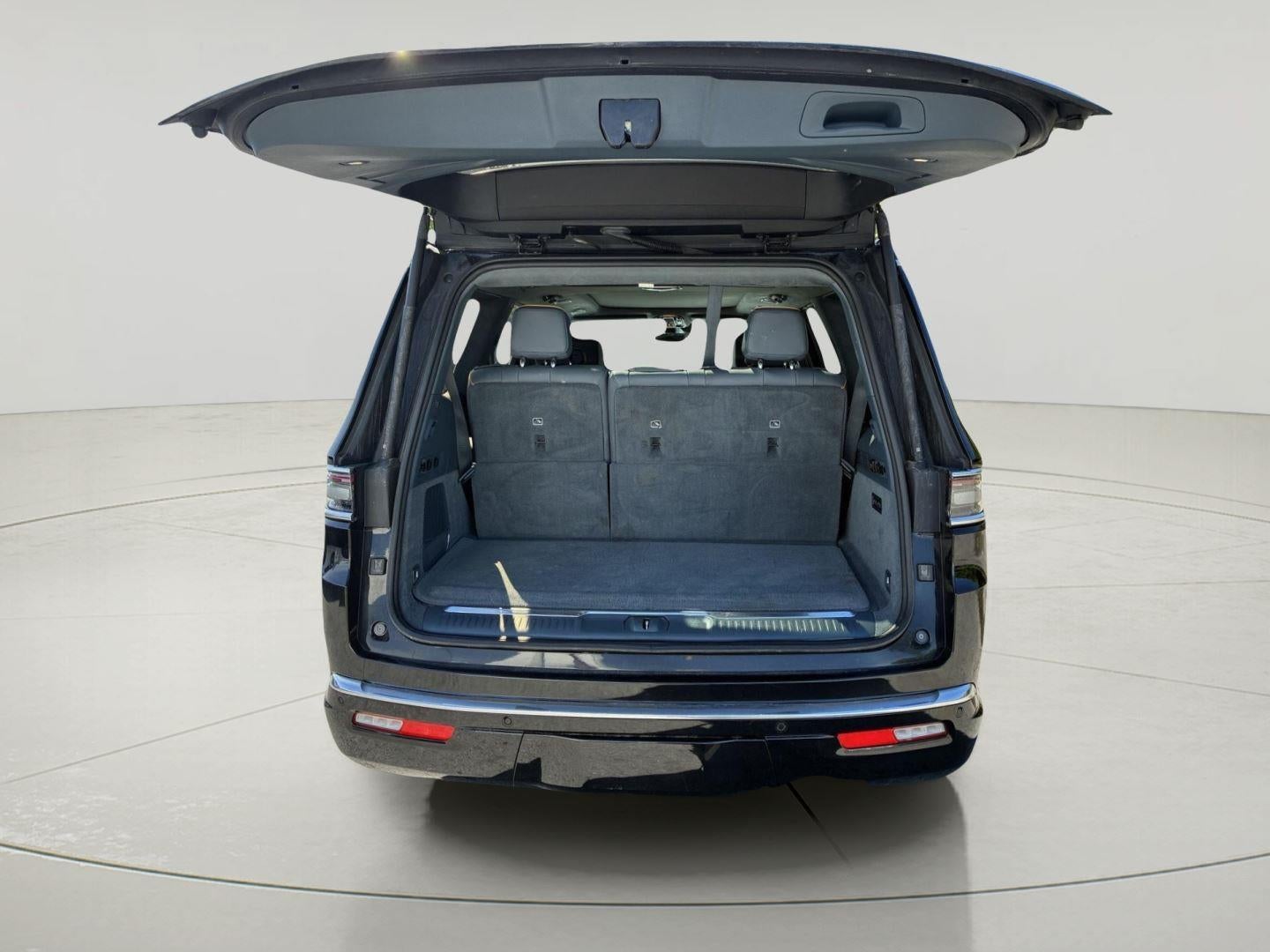 2022 Jeep Grand Wagoneer Series III