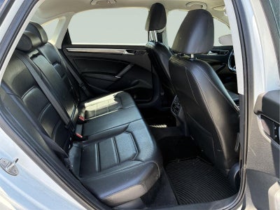 2016 Volkswagen Passat 1.8T SE w/Technology