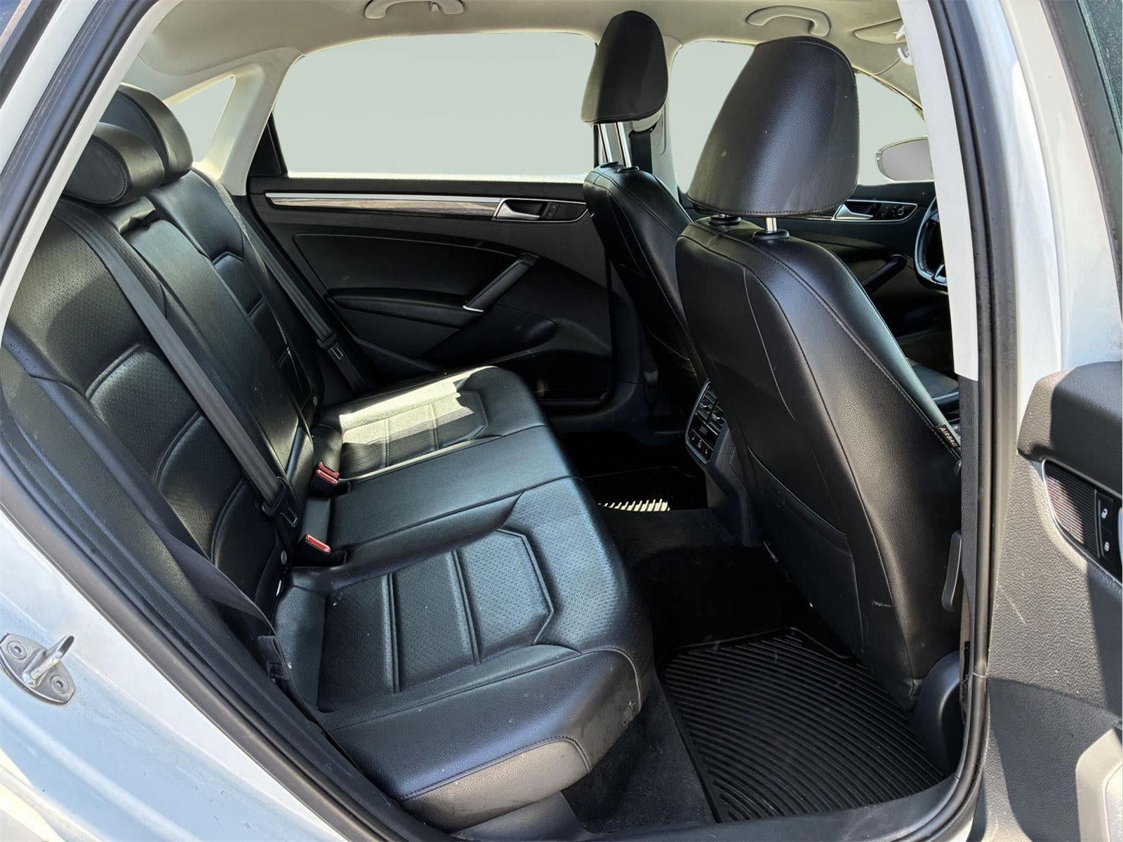2016 Volkswagen Passat 1.8T SE w/Technology