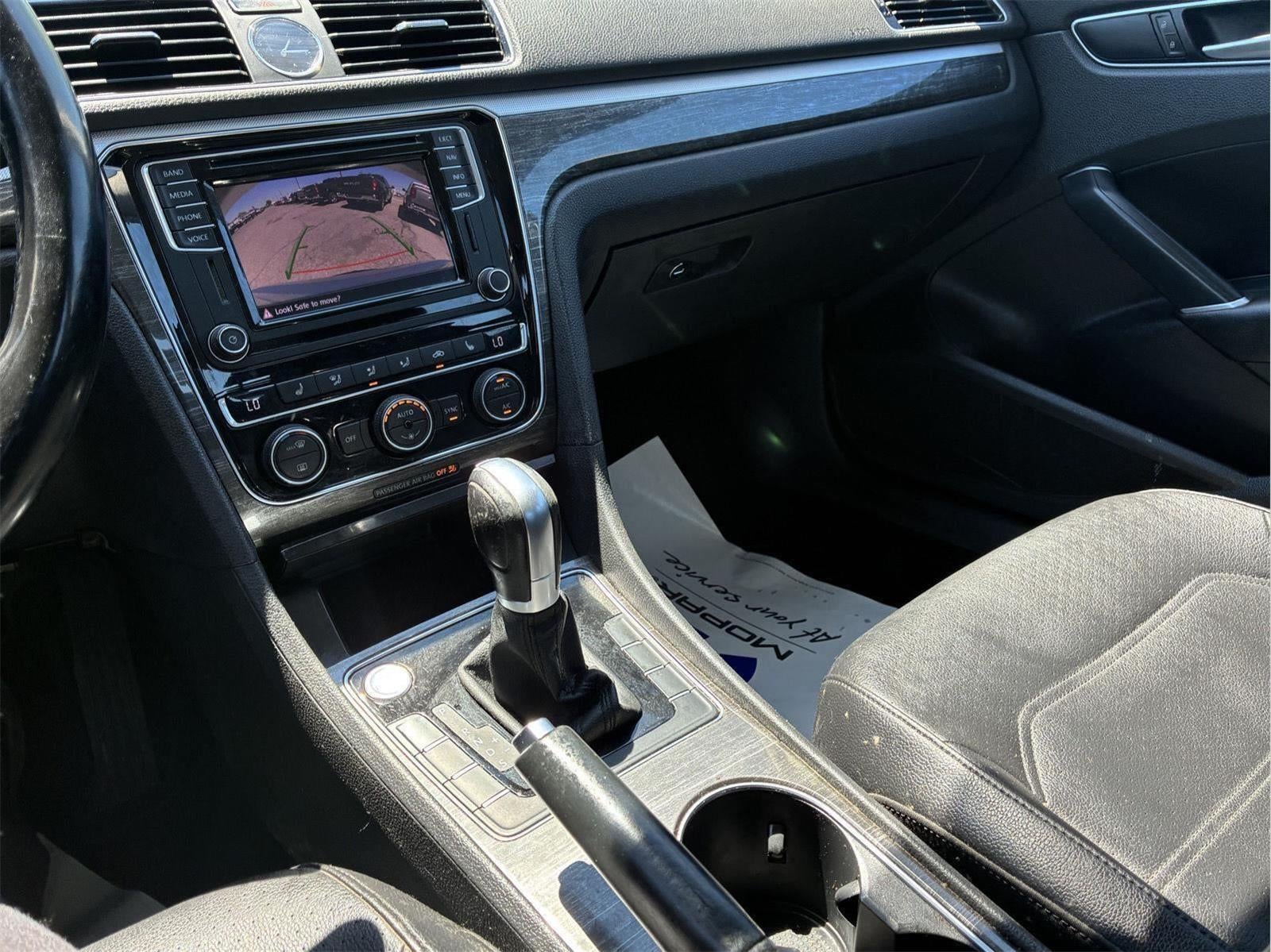 2016 Volkswagen Passat 1.8T SE w/Technology