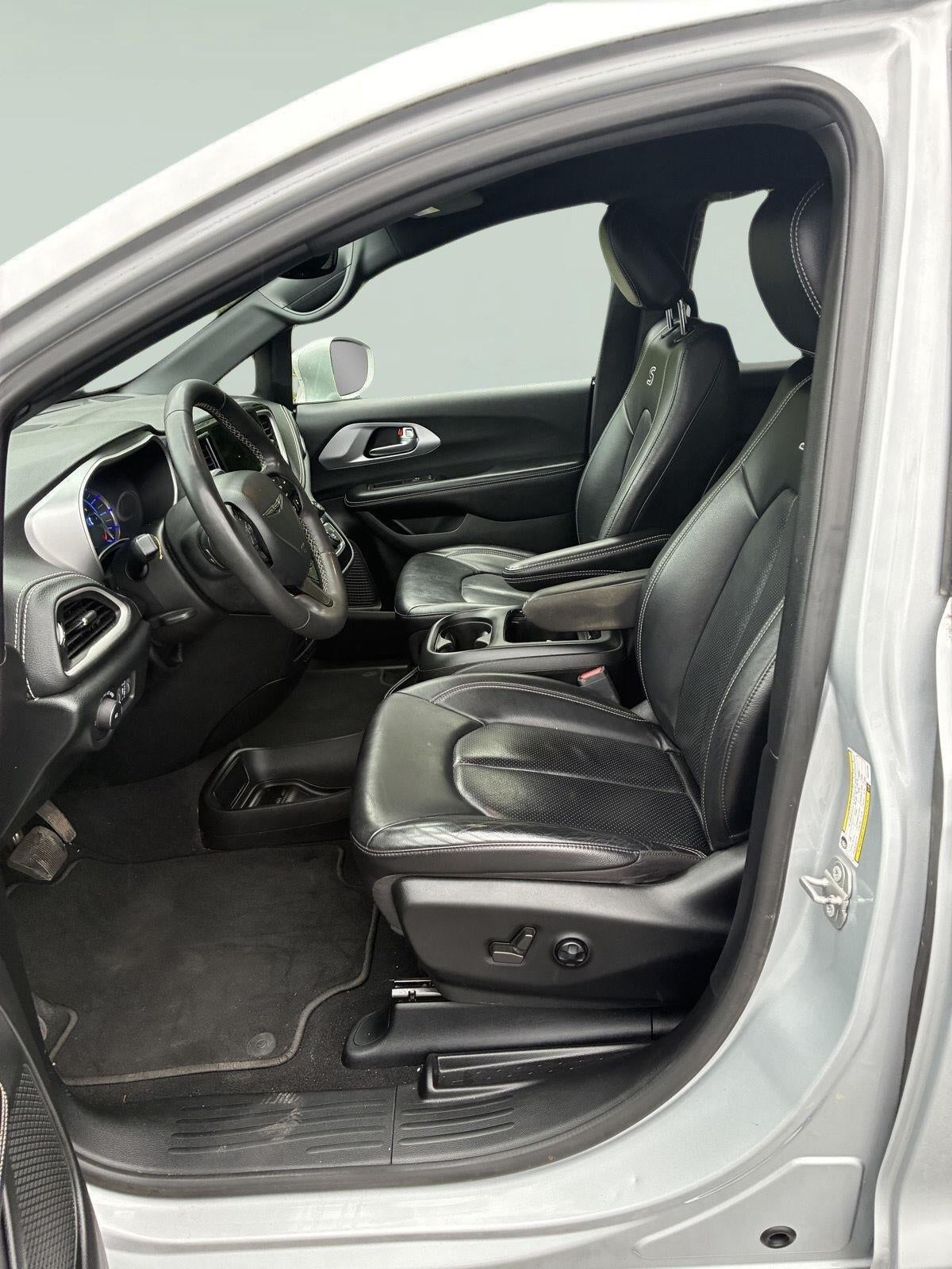 2022 Chrysler Pacifica Hybrid Touring L