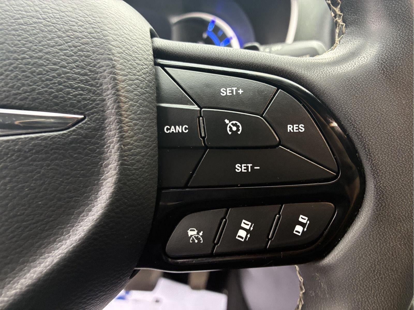 2022 Chrysler Pacifica Hybrid Touring L