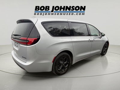 2022 Chrysler Pacifica Hybrid Touring L
