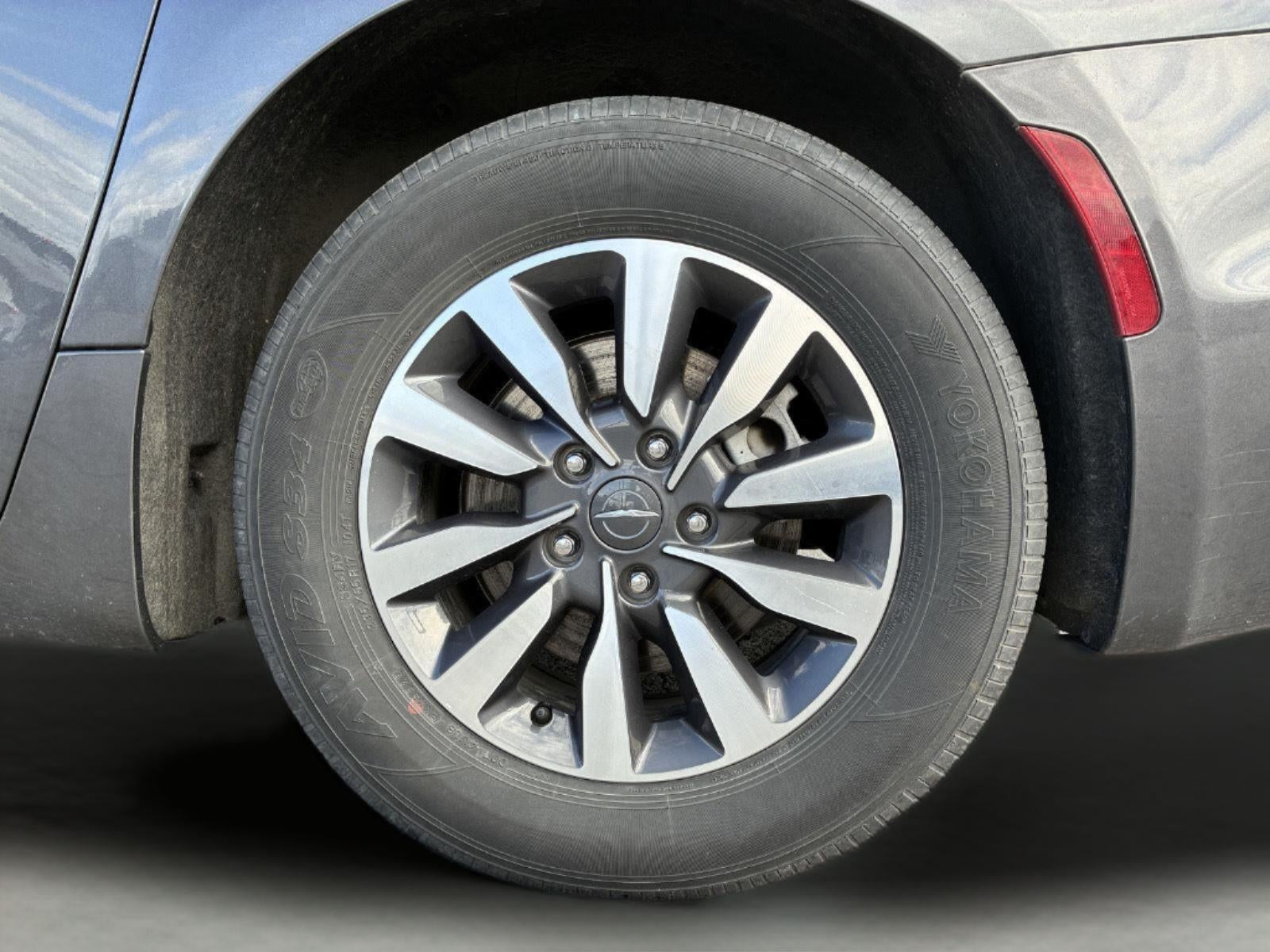 2023 Chrysler Pacifica Hybrid Touring L