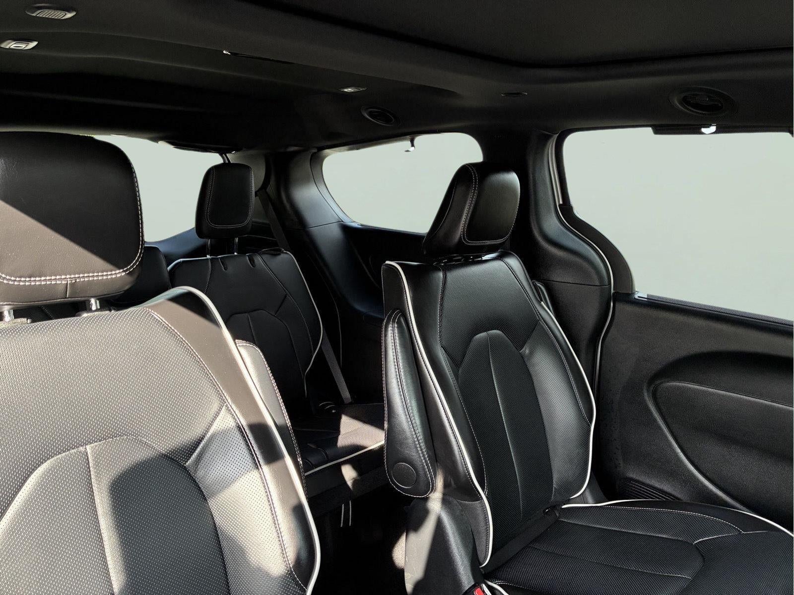 2024 Chrysler Pacifica Hybrid Premium S Appearance Pkg