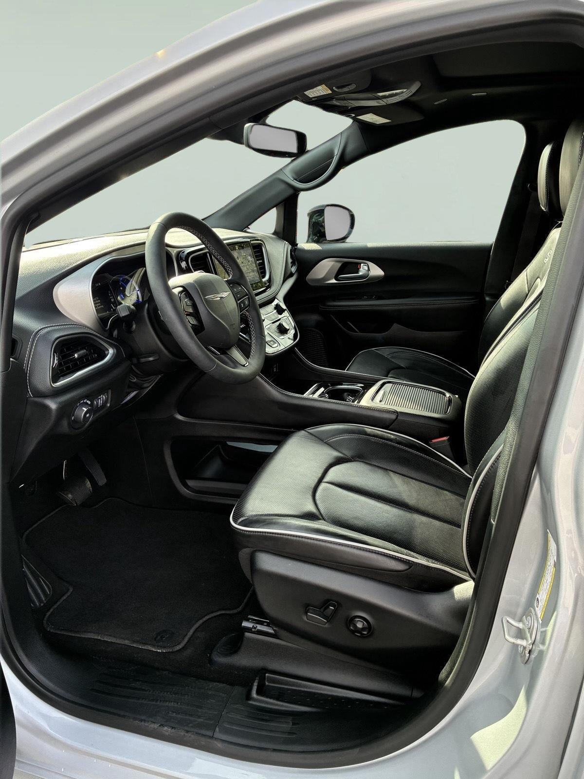 2024 Chrysler Pacifica Hybrid Premium S Appearance Pkg