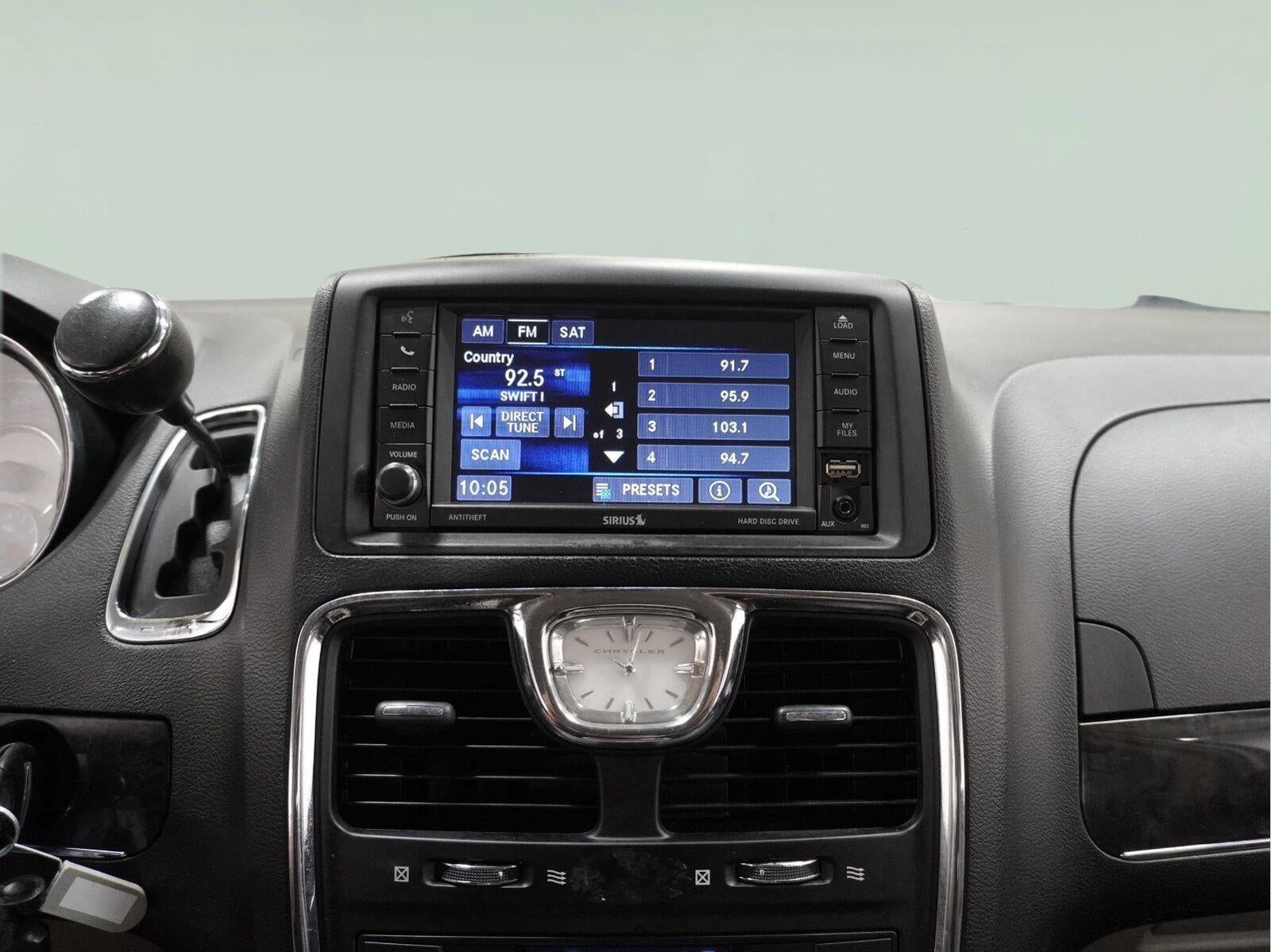 2016 Chrysler Town & Country Touring