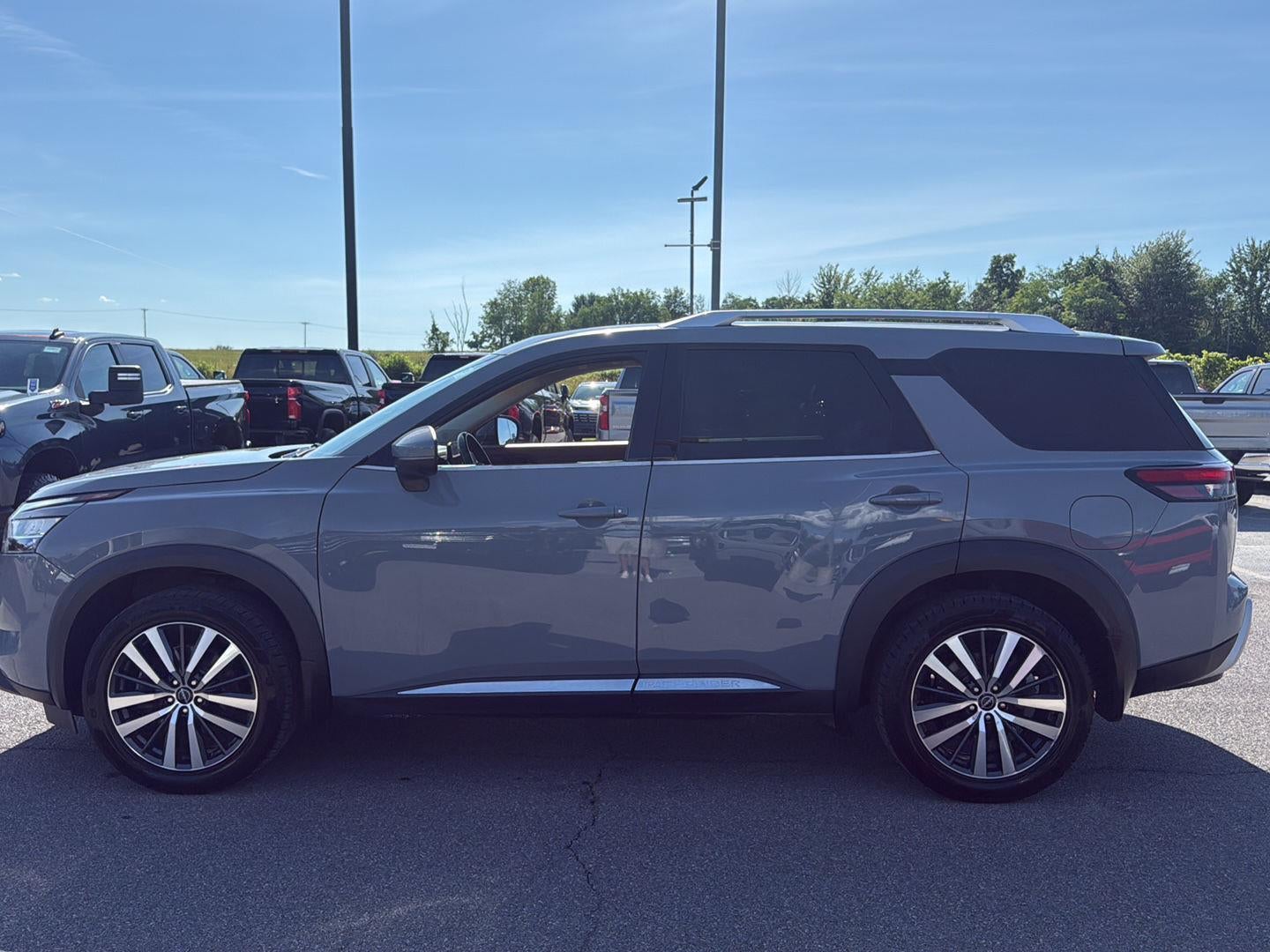 2022 Nissan Pathfinder Platinum
