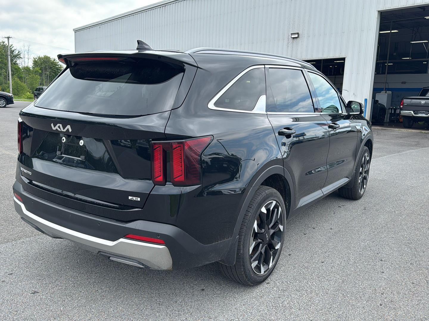 2025 Kia Sorento X-Line EX