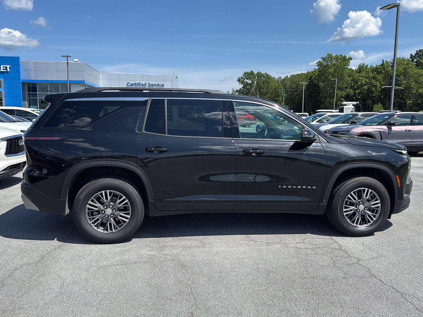2025 Chevrolet Traverse LT