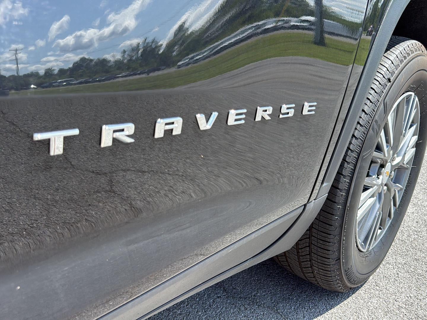 2025 Chevrolet Traverse LT