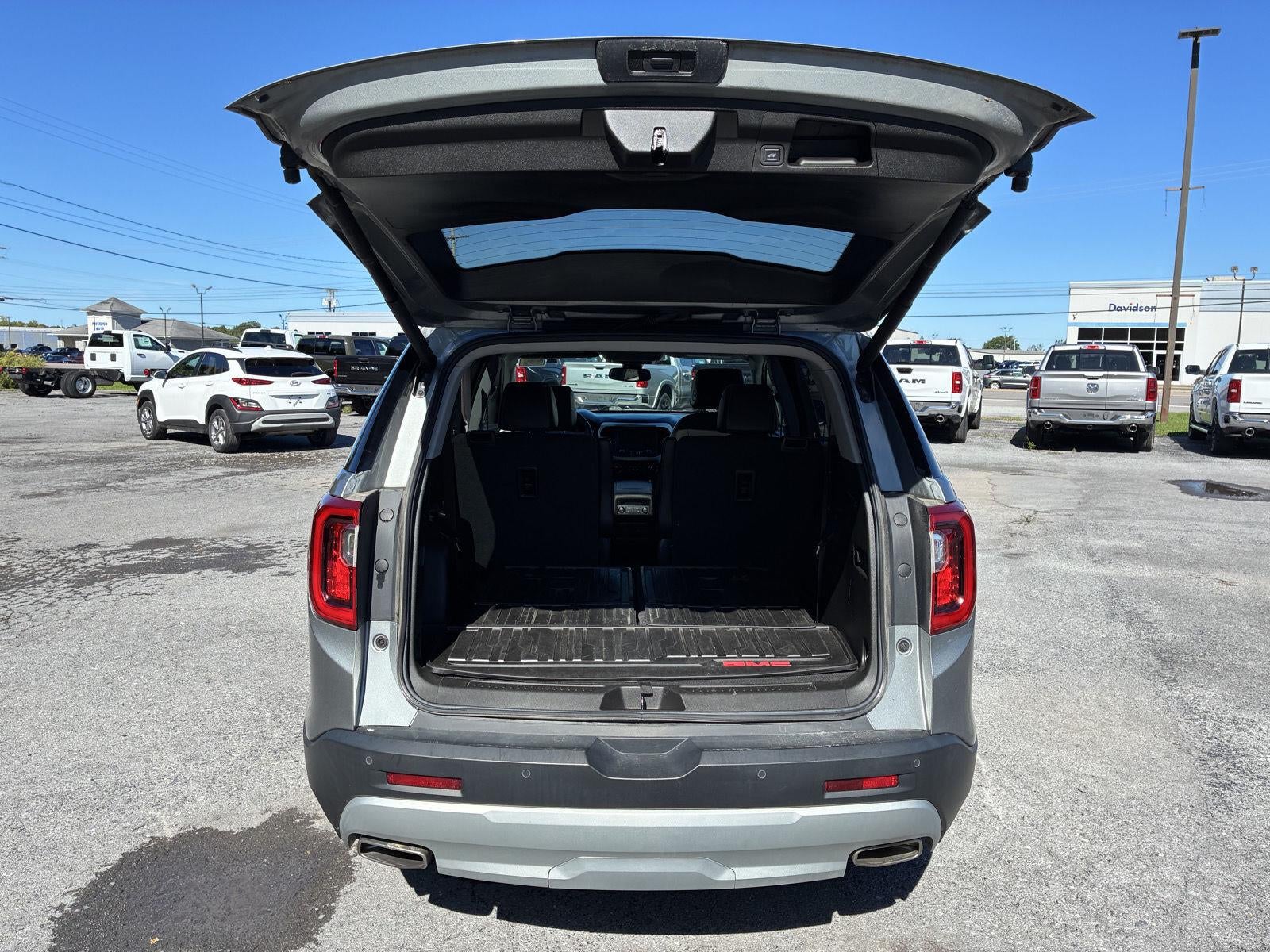 2023 GMC Acadia SLT