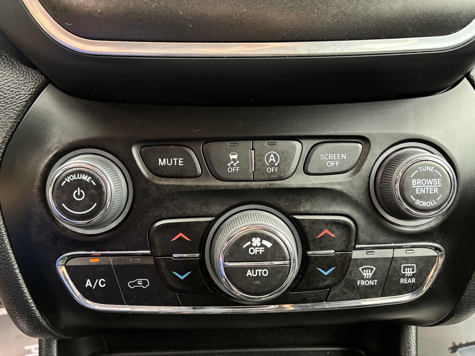 2023 Jeep Cherokee Trailhawk
