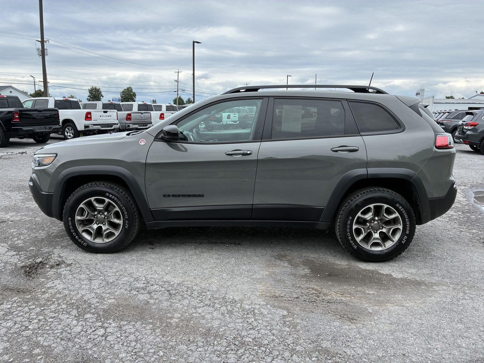 2023 Jeep Cherokee Trailhawk