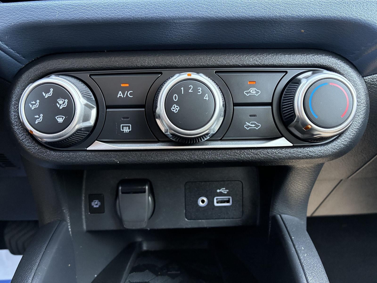 2023 Nissan Versa SV