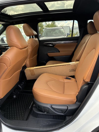 2026 Toyota Highlander Hybrid Platinum