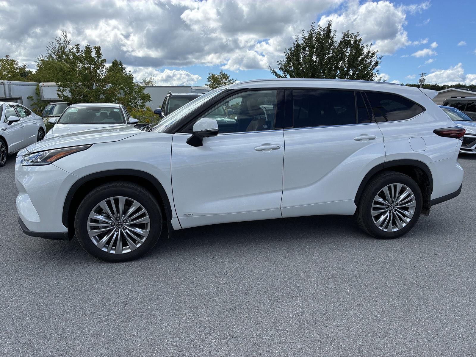 2026 Toyota Highlander Hybrid Platinum