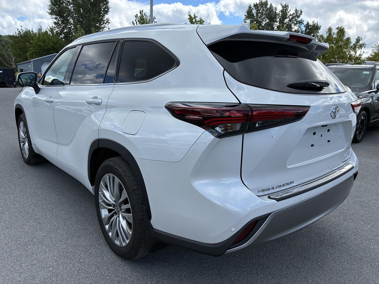 2026 Toyota Highlander Hybrid Platinum