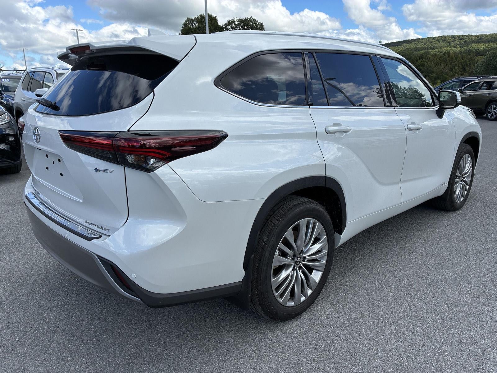 2026 Toyota Highlander Hybrid Platinum