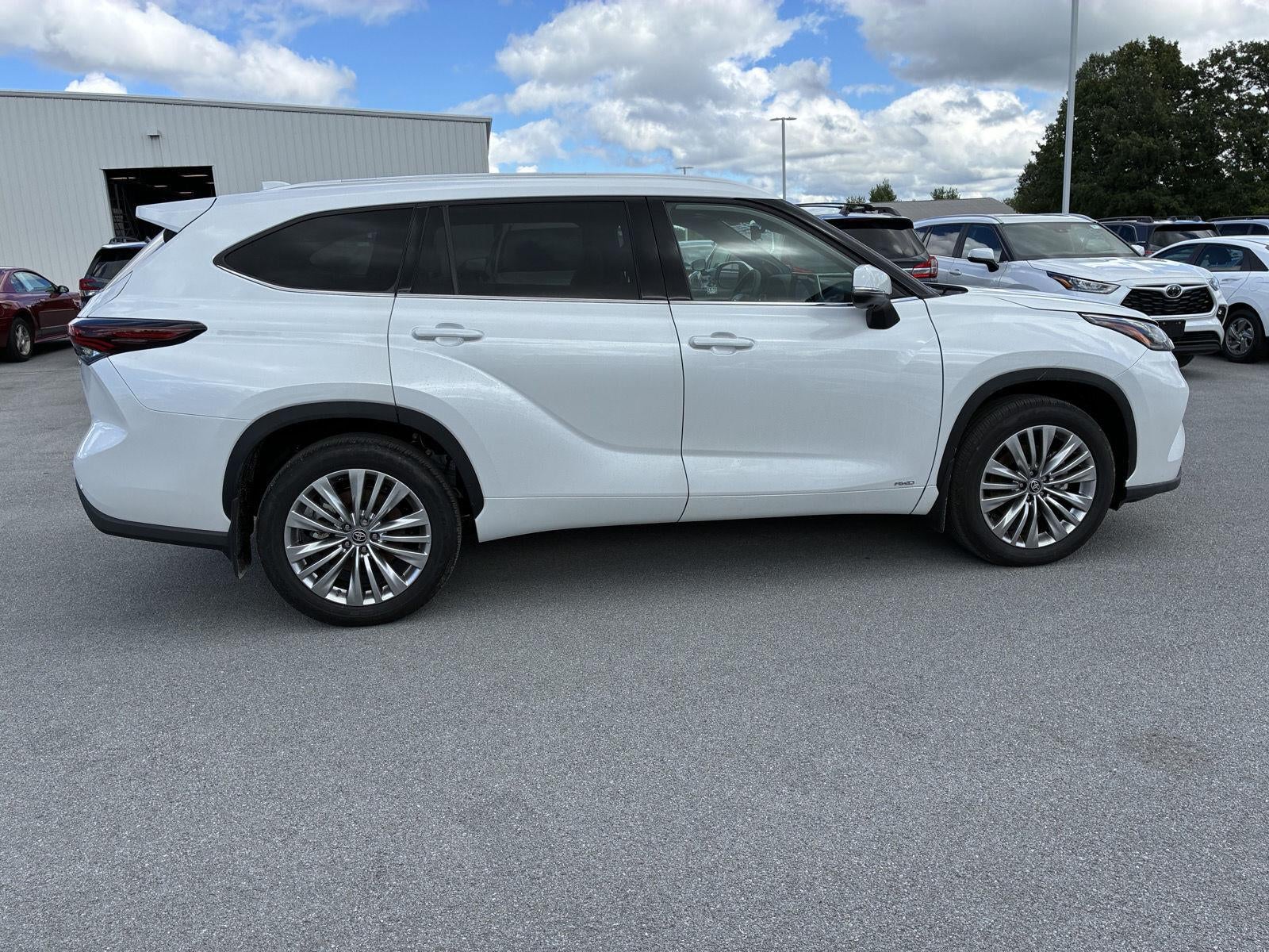 2026 Toyota Highlander Hybrid Platinum