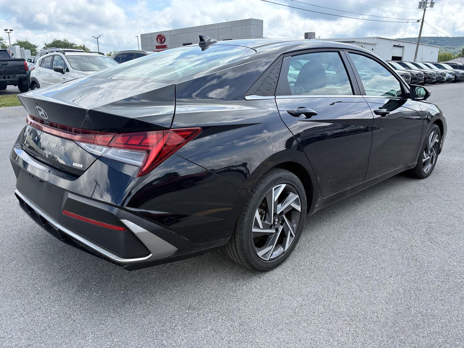 2025 Hyundai Elantra Hybrid Limited