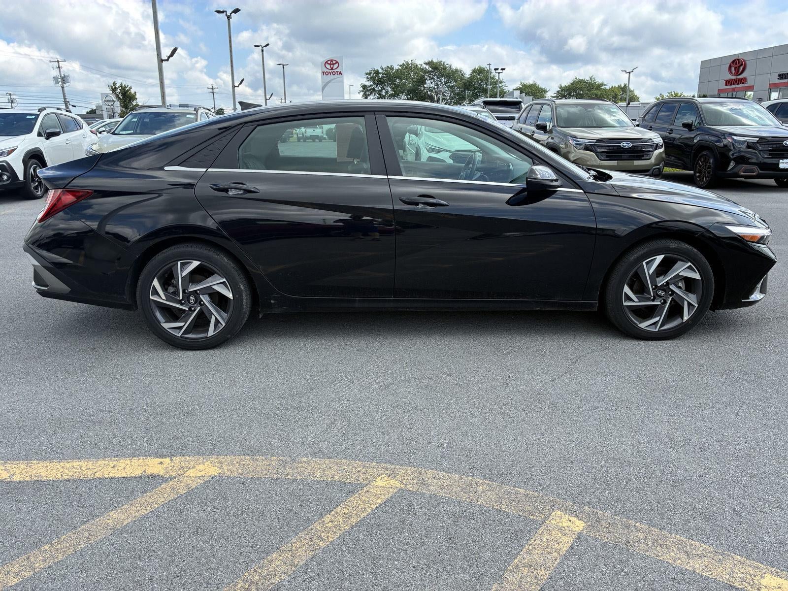 2025 Hyundai Elantra Hybrid Limited